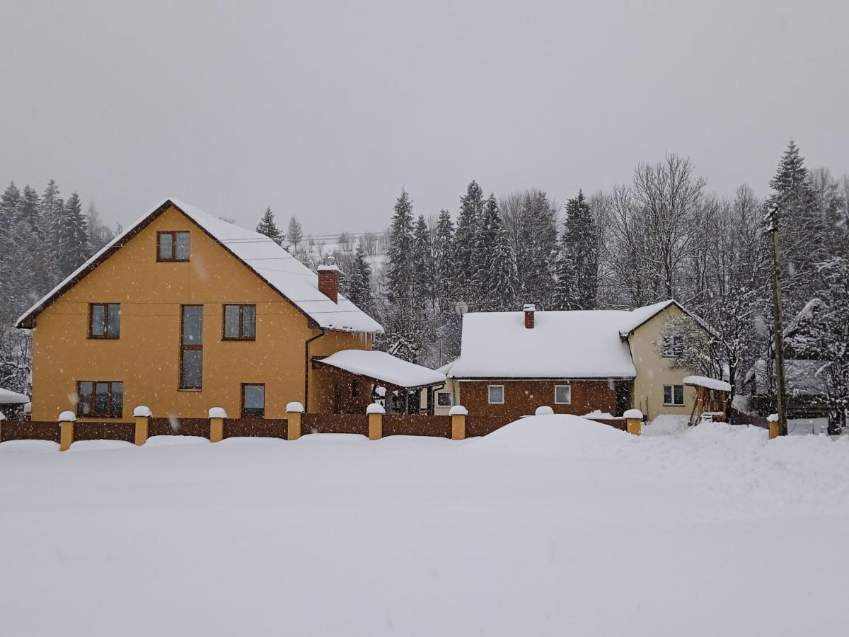 У Дядька Guest House Pilipets Eksteriør bilde