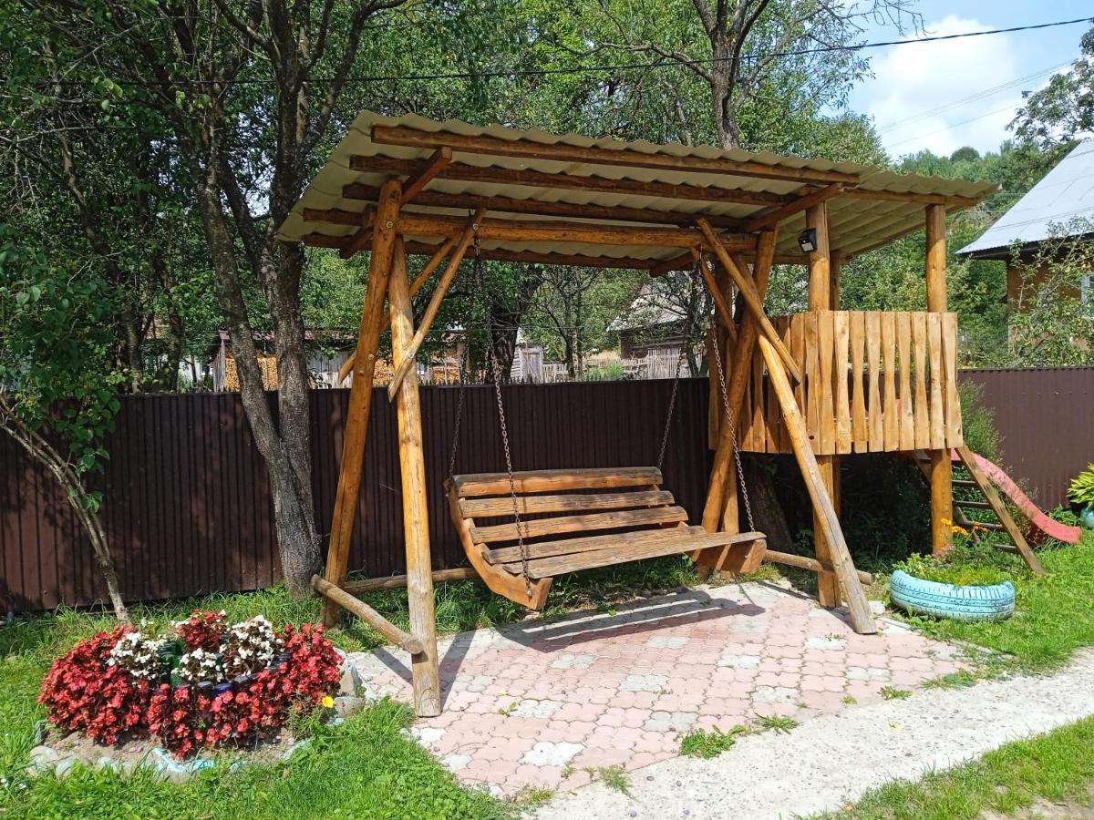 У Дядька Guest House Pilipets Eksteriør bilde