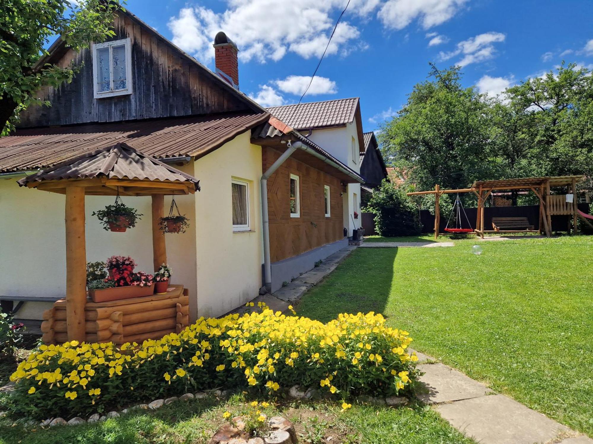 У Дядька Guest House Pilipets Eksteriør bilde